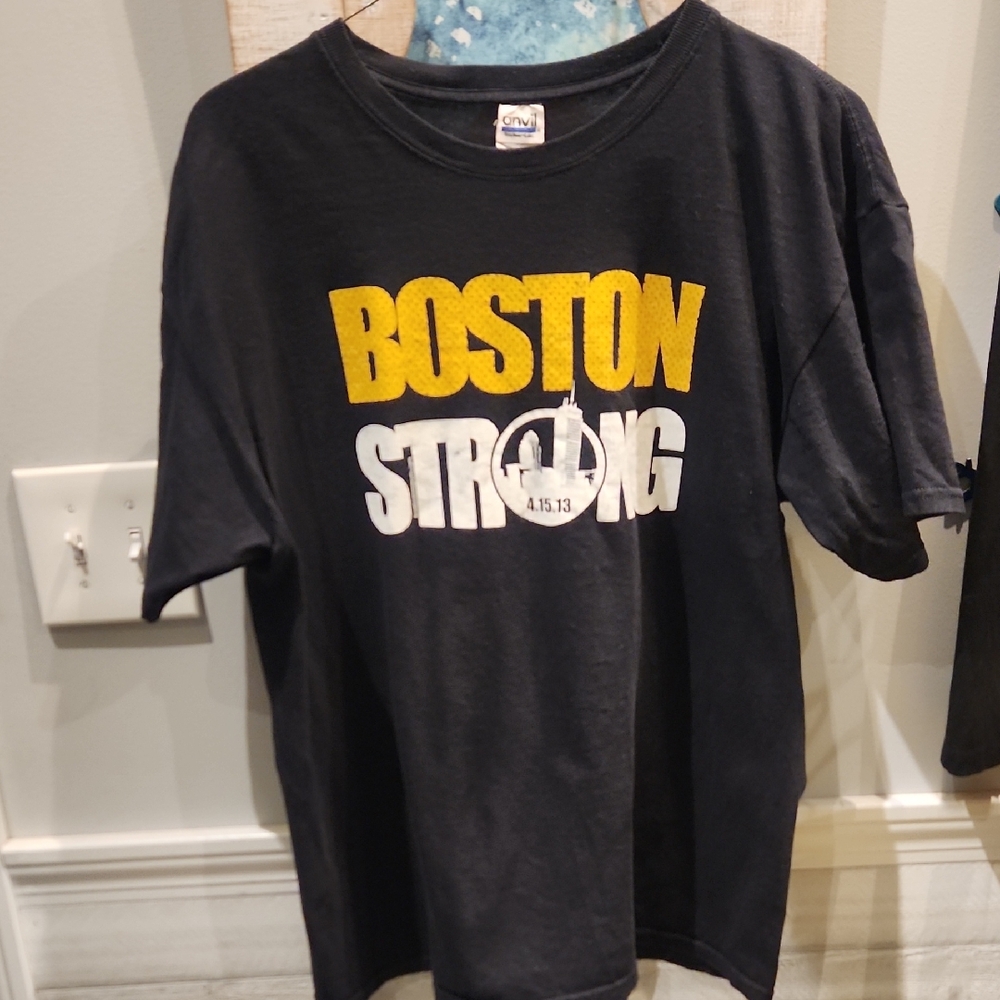 Anvil Boston Strong 4.15.13 Black & Gold T-Shirt Men's Sz XL